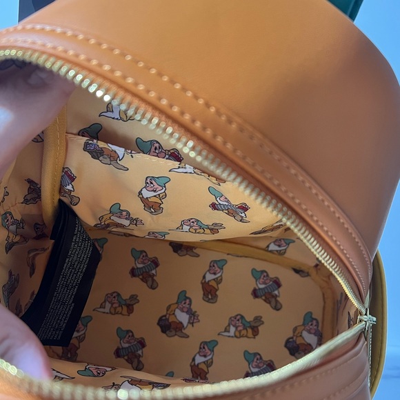 Disney x Loungefly Bashful Lenticular Mini Backpack - Picture 8 of 8